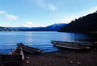 ������������ļ��ϵĺ�ˮ