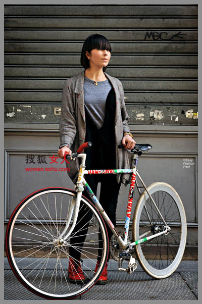 ��ʵ��ɫ���ο��� �������ر�