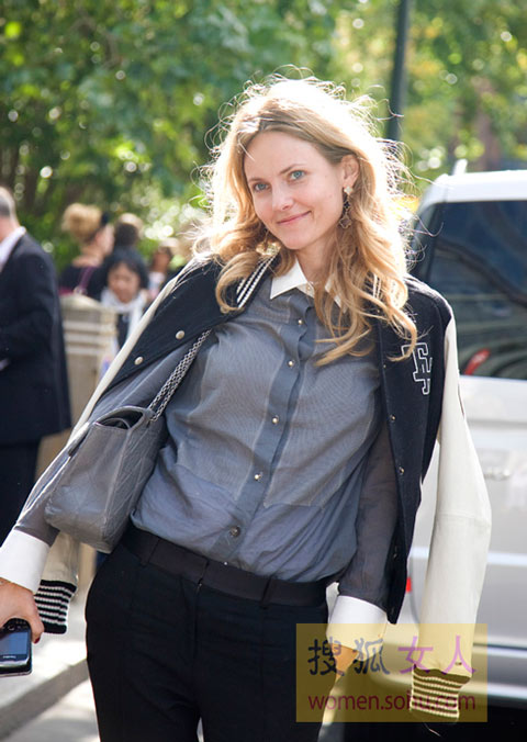 �˶������� ��ͬ���ϴ���ʱװζ��