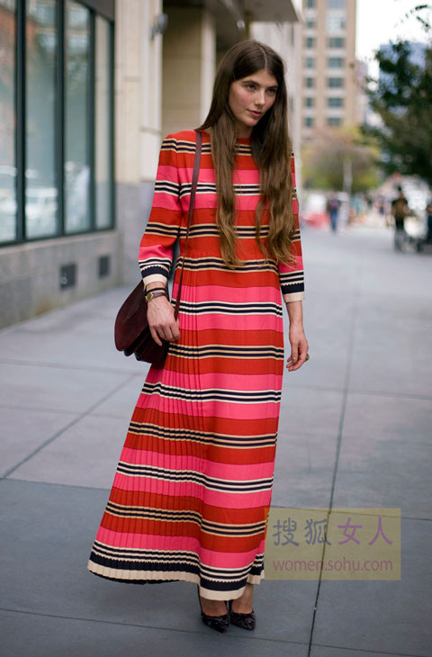 ����ײɫ������ ��չ�����������