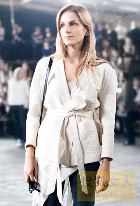 ϵ�����װ����ֱ�ů Holdס�����