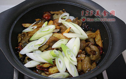 肥肠香锅图解 做法及步骤