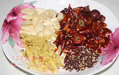 肥肠香锅图解 做法及步骤