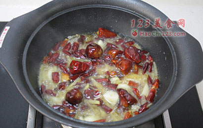 肥肠香锅图解 做法及步骤