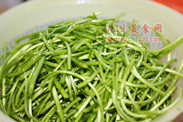 蓠蒿烩培根图解 做法及步骤