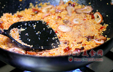 鲊辣椒炕肥肠图解 做法及步骤