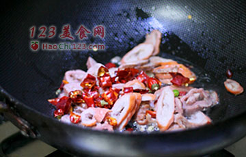 鲊辣椒炕肥肠图解 做法及步骤