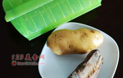 熏腊肉蒸土豆 做法及步骤