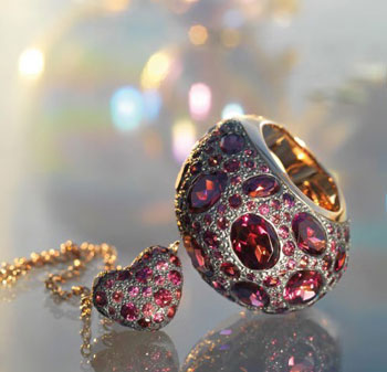 �ǹ�ɫ��ʯ ΪŮ������ħ��