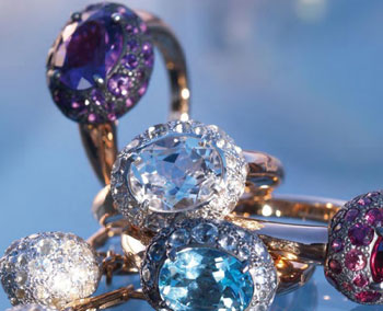 �ǹ�ɫ��ʯ ΪŮ������ħ��