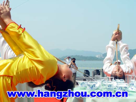 龙行十八式长嘴壶茶艺表演组图