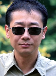 夜幕下的丛林进发 3只电筒锁定昆虫